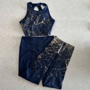 Workout cropped top and leggings to match